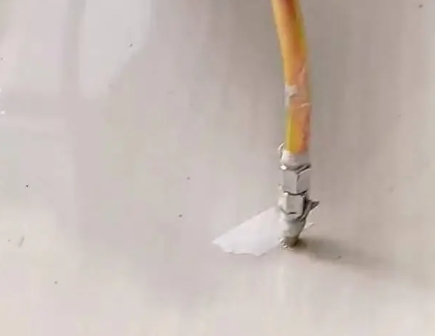 漳州瓷砖空鼓维修公司专业解答在瓷砖铺贴过程中，如果使用的砂料过粗（如全部使用了粗砂），可能会导致以下问题