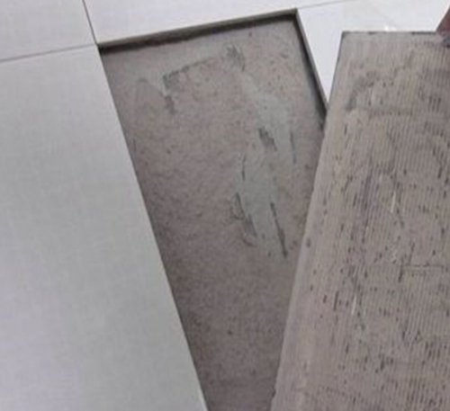 漳州瓷砖空鼓维修公司分享瓷砖铺贴时如果打浆（即涂抹在瓷砖背面和基层上的砂浆或瓷砖胶）过少，会带来以下问题